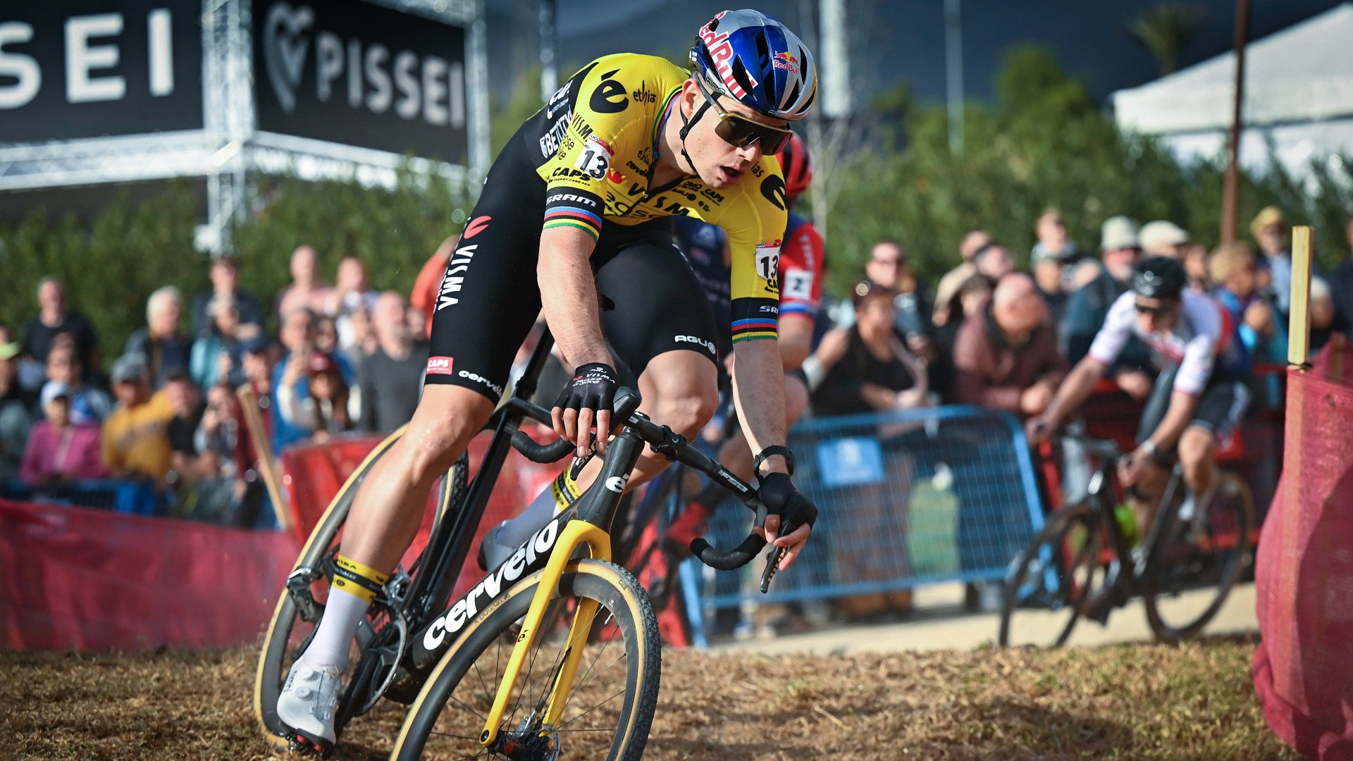 VÝSLEDKY - SP CX Benidorm: Král sesazen! Wout van Aert vyhrál společně s Fem van Empel!